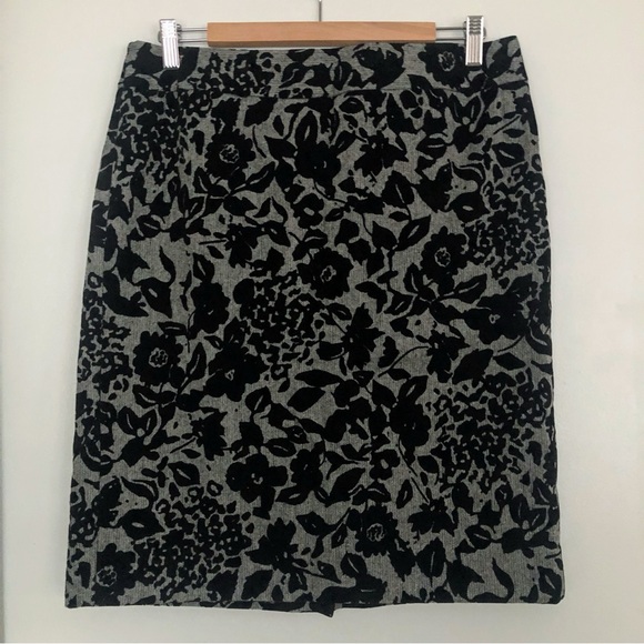 Ann Taylor Dresses & Skirts - Ann Taylor Black Floral Pencil Skirt Gray Textured Size 10